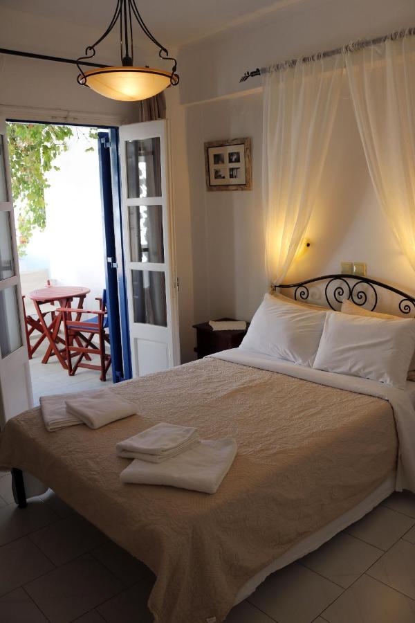 Pension Ilias - Chora Aparthotel *